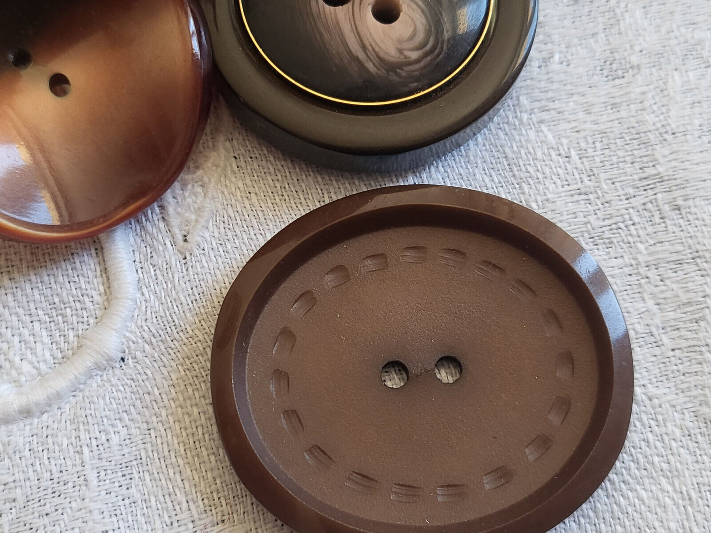 Trio boutons vintage couleur panaché marron 2,9 à 3,5 cm ref 606