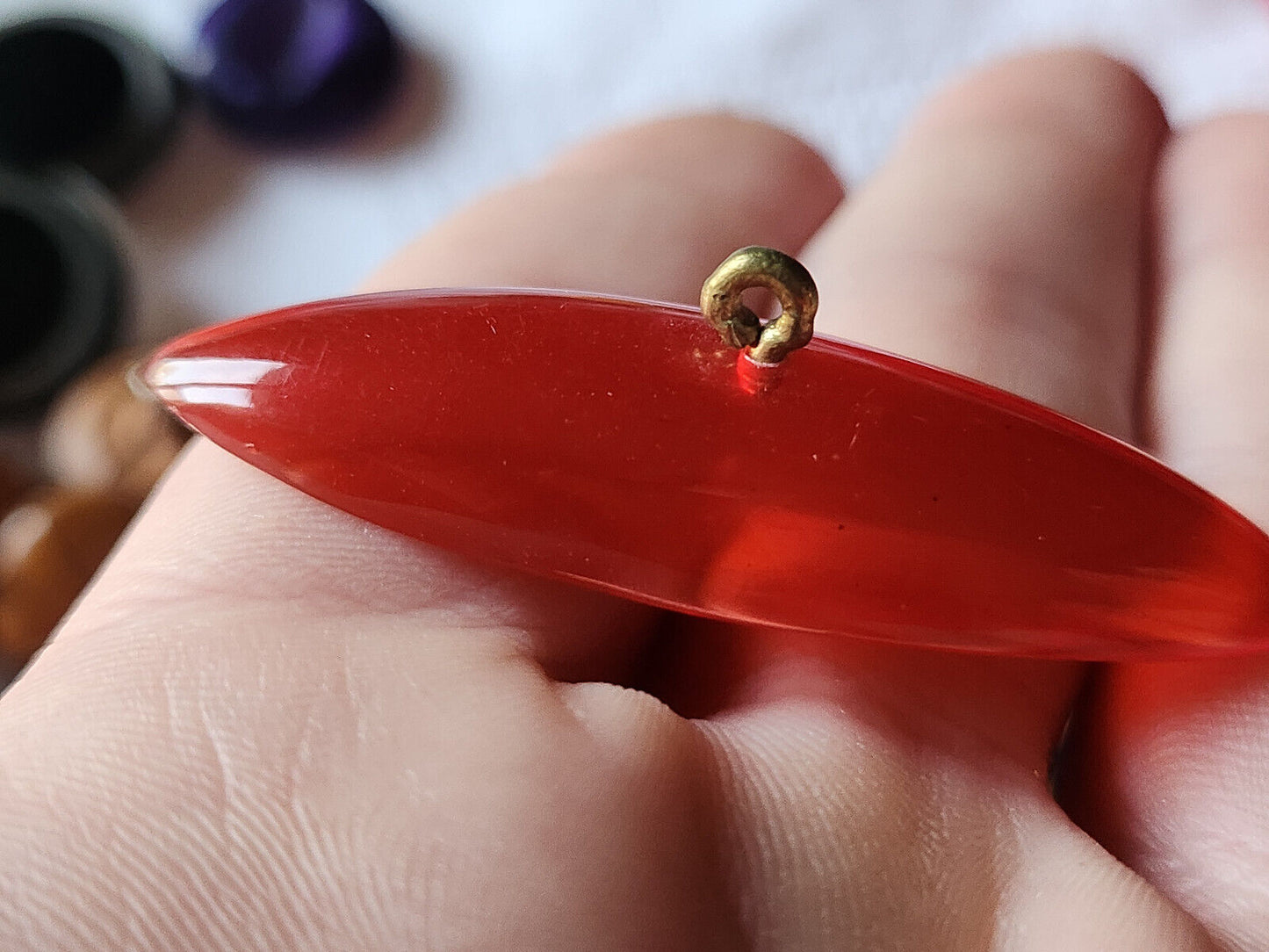 collection trés long bouton ancien rouge vintage 4,8 cm ref 1919