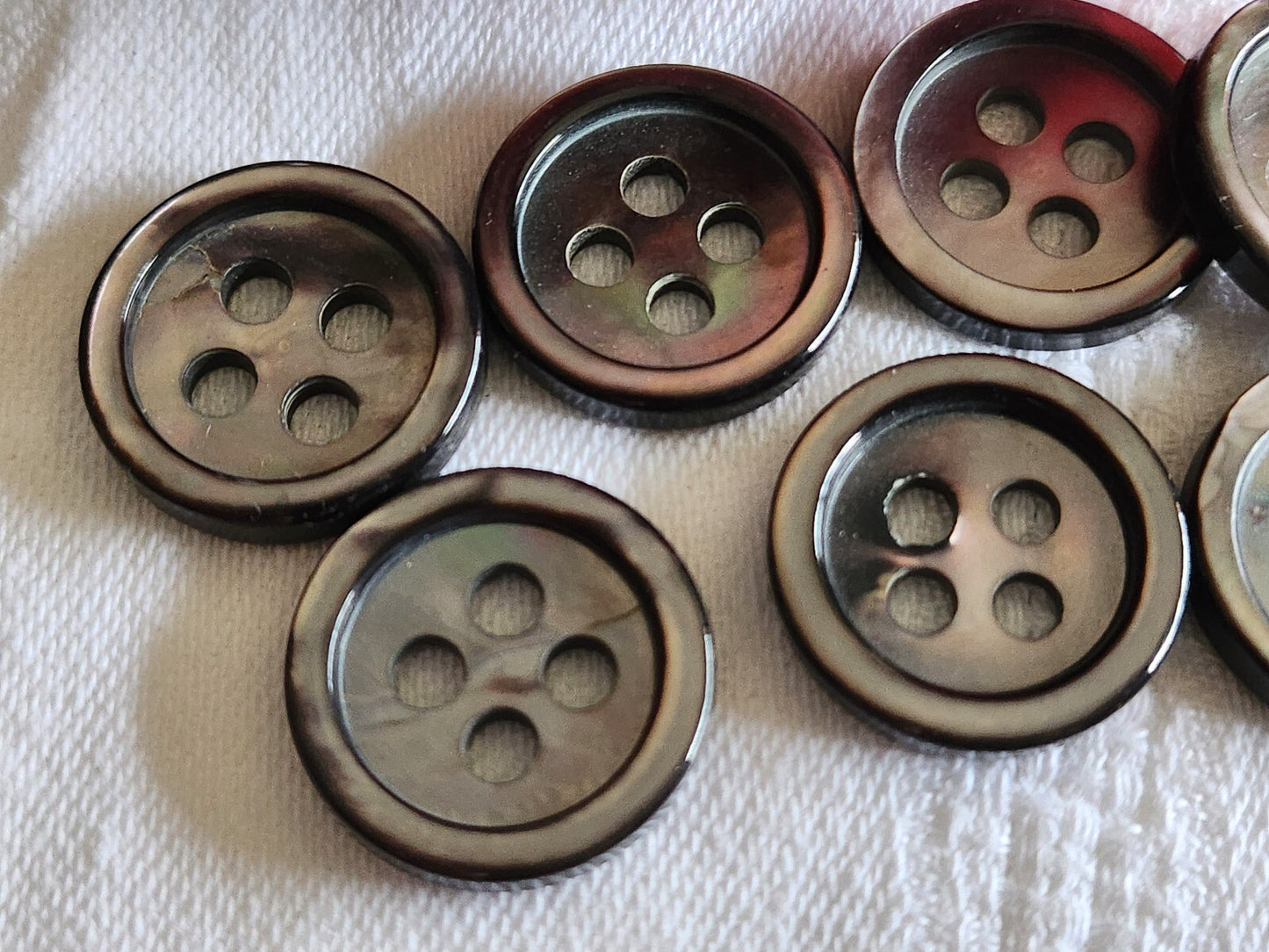 Lot 7 boutons anciens en nacre gris haut rbord 2 cm ref 4864