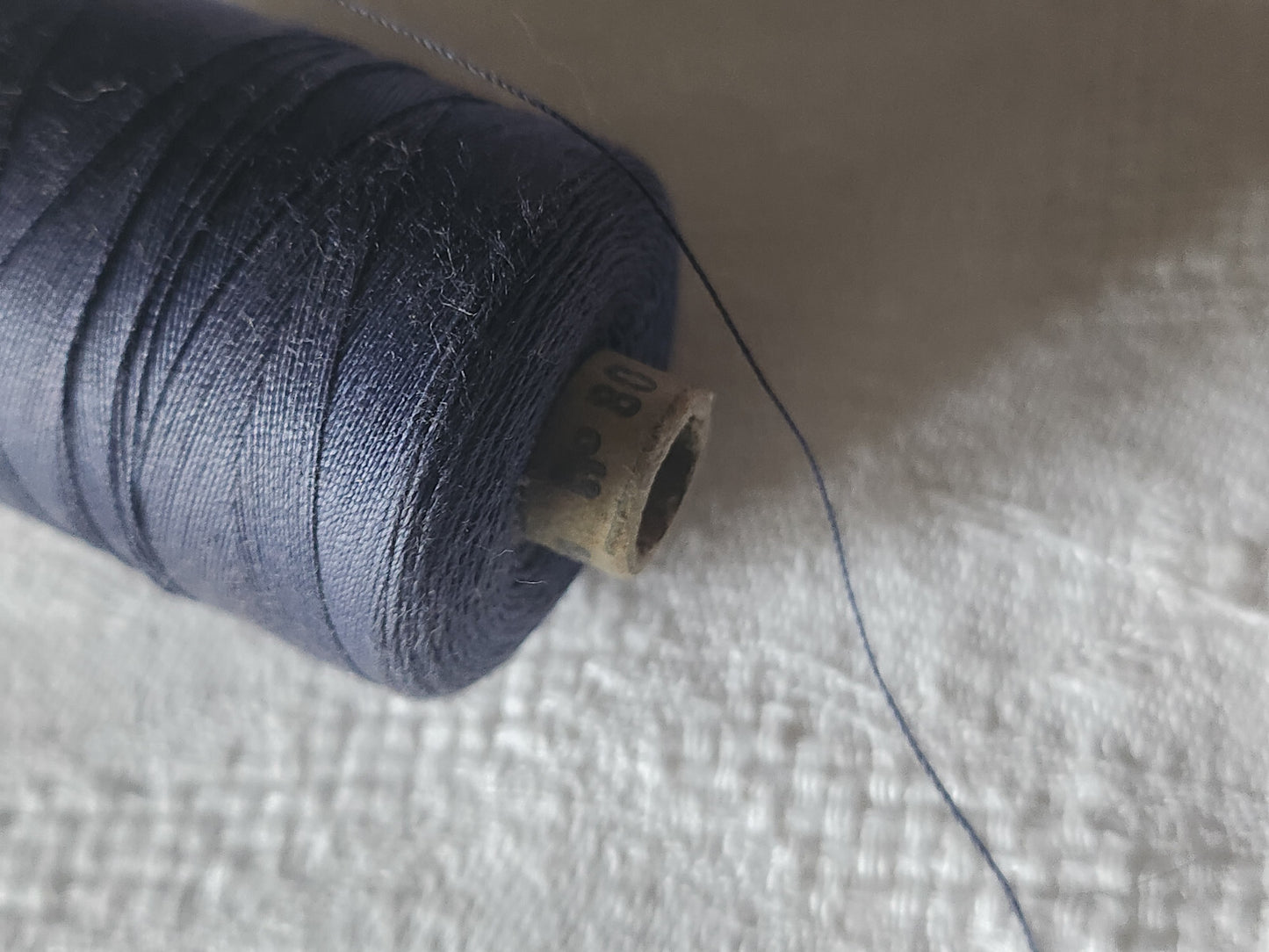 Grosse bobine ancienne fil bleu 26 grammes couture mercerie ancien T1