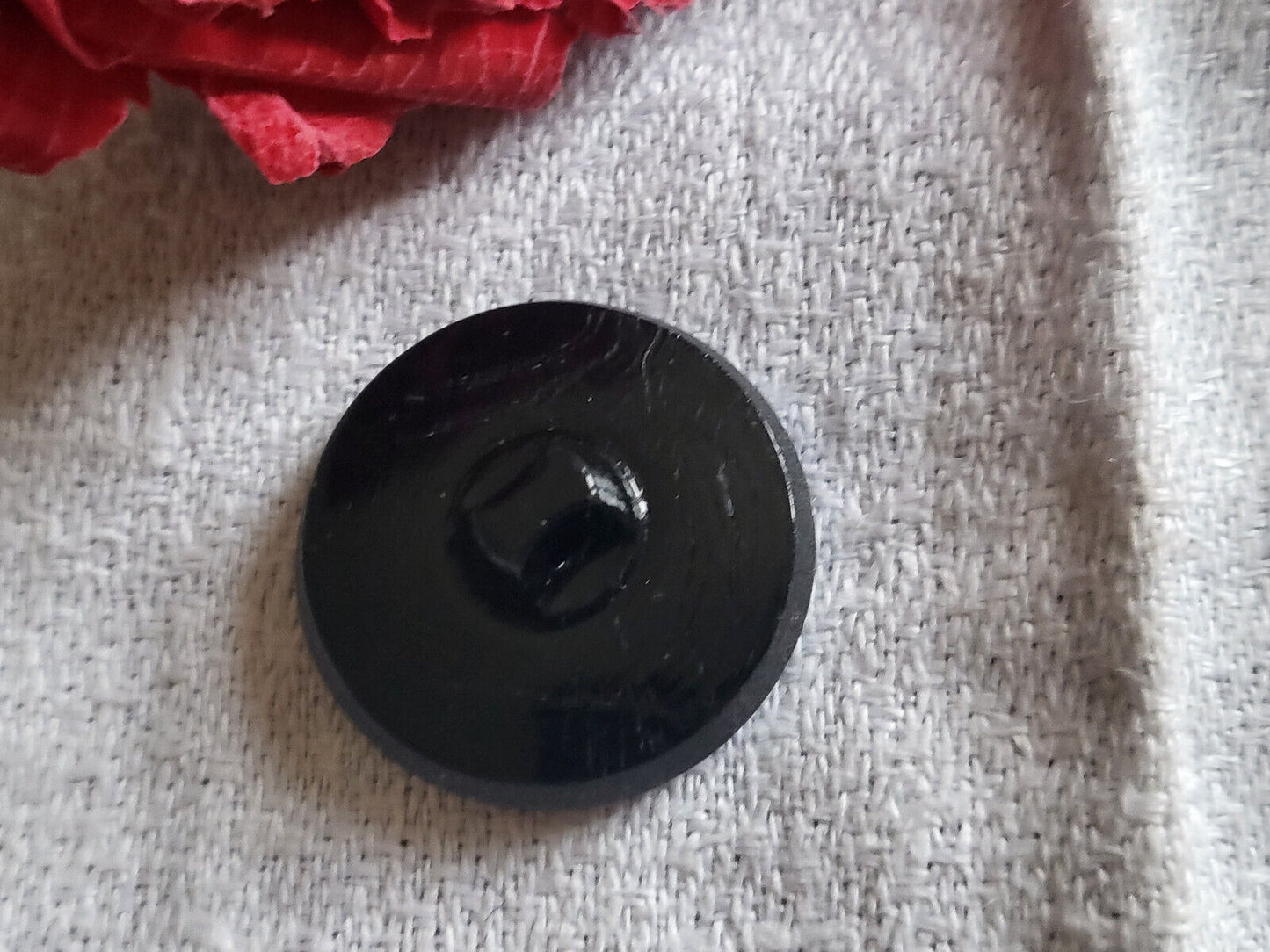 Gros bouton ancien en verre gris anthracite diamètre 2,2 cm ref 2765