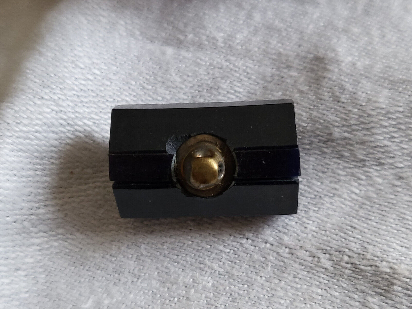 Bouton ancien bi matière rectangulaire pied laiton 1,9 sur 1,1 cm G8D