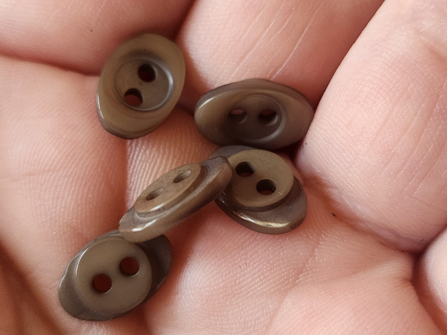 Lot 40 boutons vintage vert ovale trou 0,8 sur 1,3 cm ref 1525