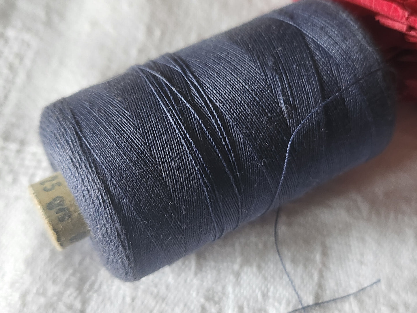 Grosse bobine ancienne fil bleu 26 grammes couture mercerie ancien T1