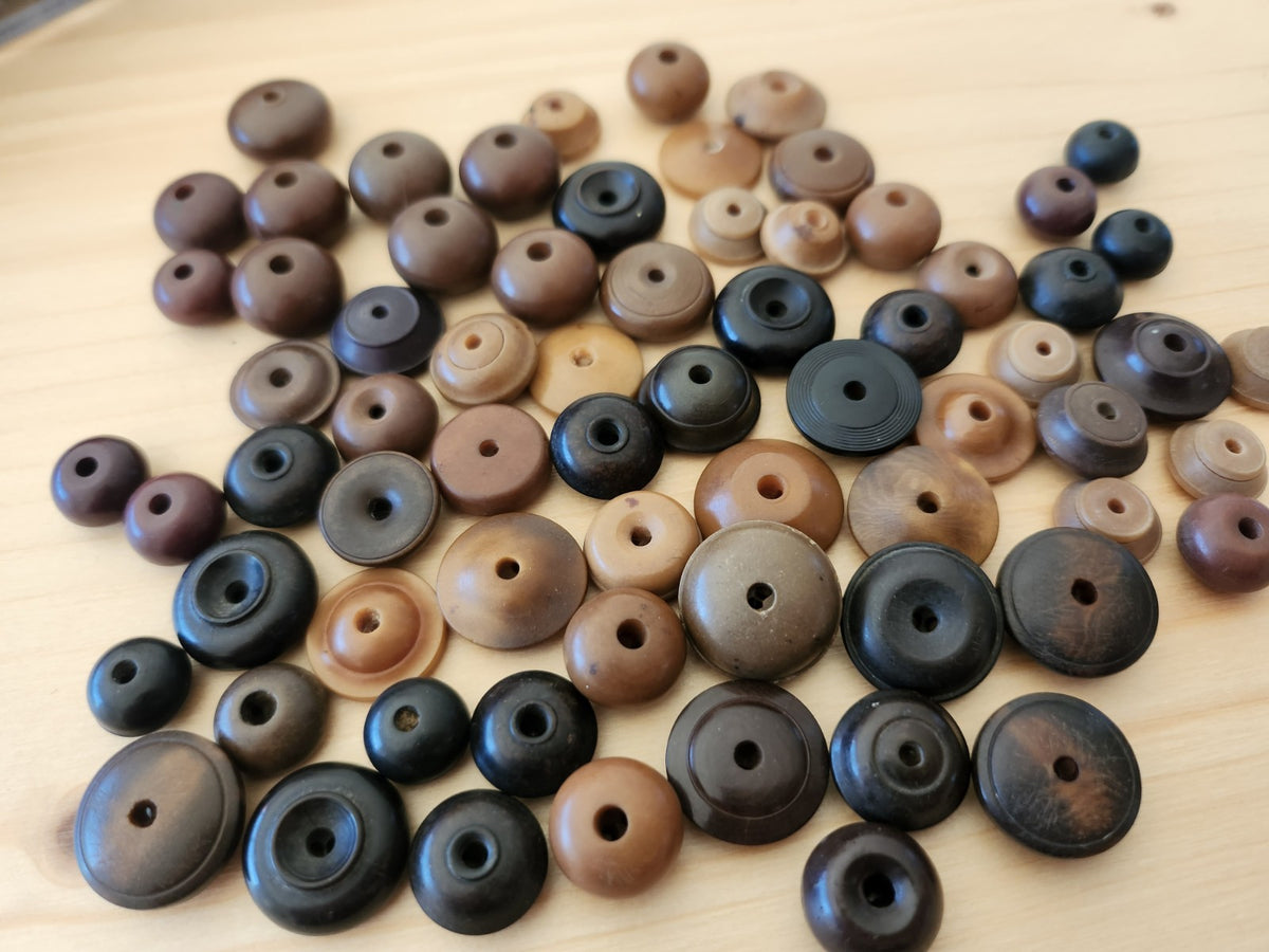 Lot boutons anciens en corozo dit "sifflets" listing 1,1 à 1,8 cm photo T10