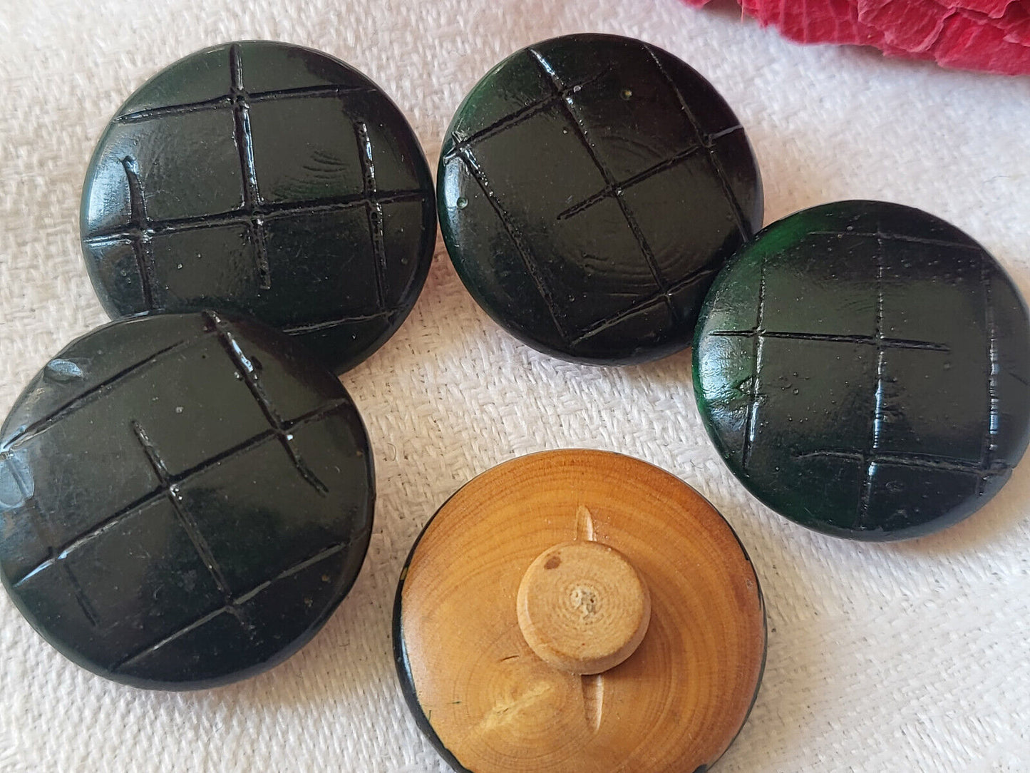 Lot 5 boutons anciens en bois damas vert pied 2,21 cm ref 3022