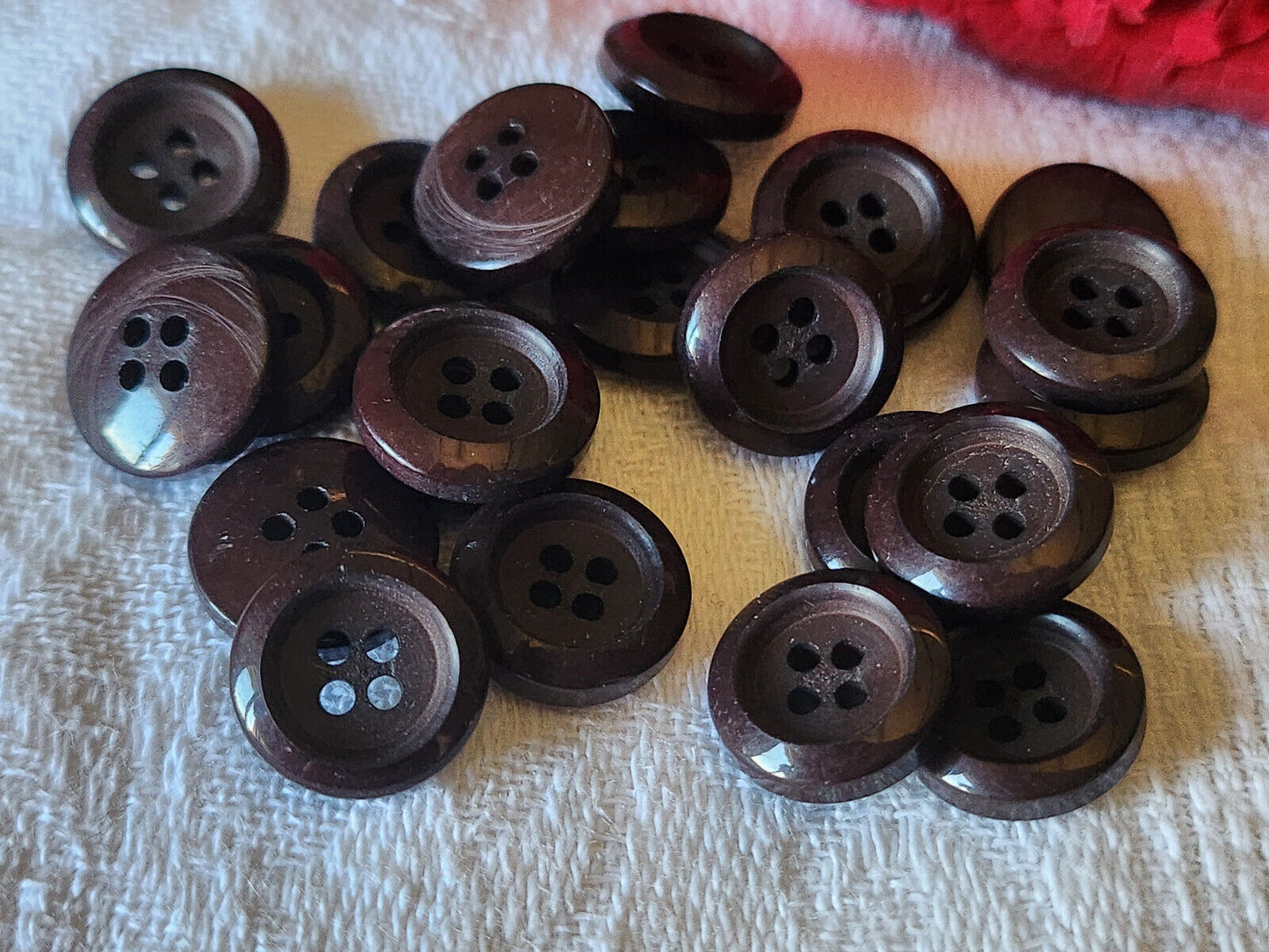 Lot 22 petits boutons vintage marron à trou 1,3 cm ref 5388