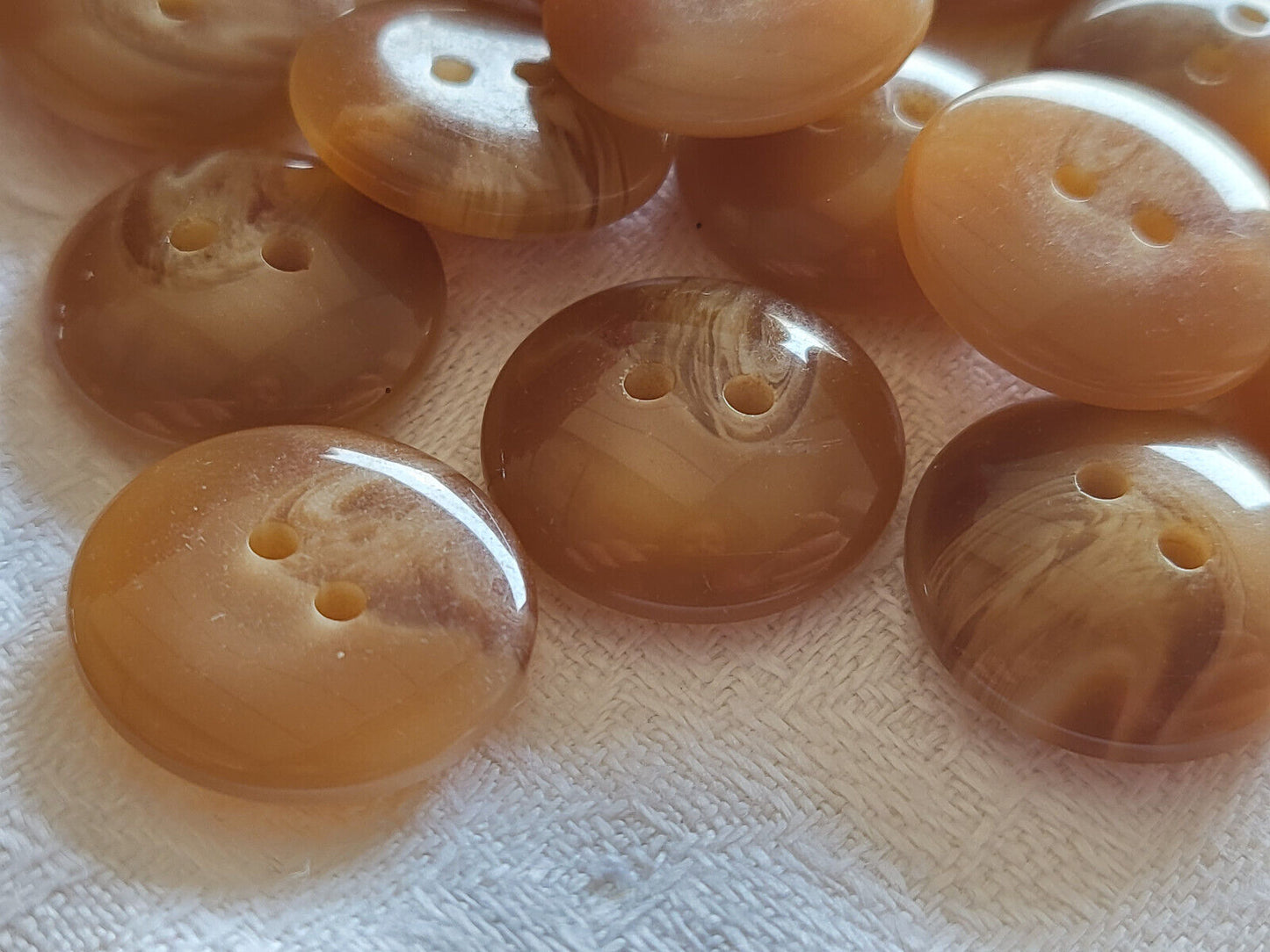 Lot 14 boutons vintage bombé marron camaïeu veiné trous 1,8 cm ref 3373