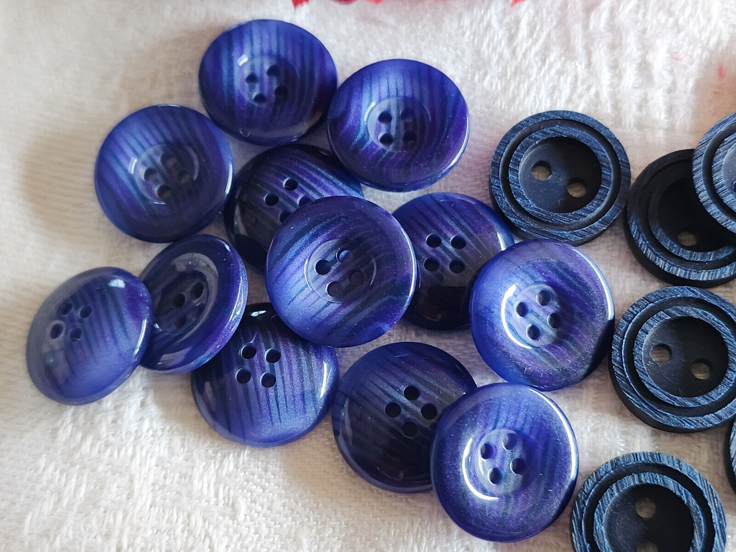 Lot 23 petits boutons vintage bleu 2 séries panaché 1,3/1,4 cm ref 4757