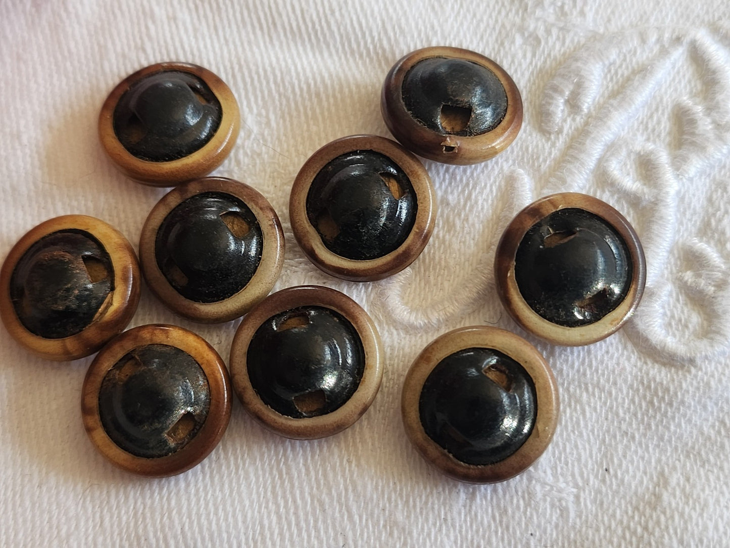 Lot 9 boutons anciens en celluloid art deco marron 1,3 cm ref 1698