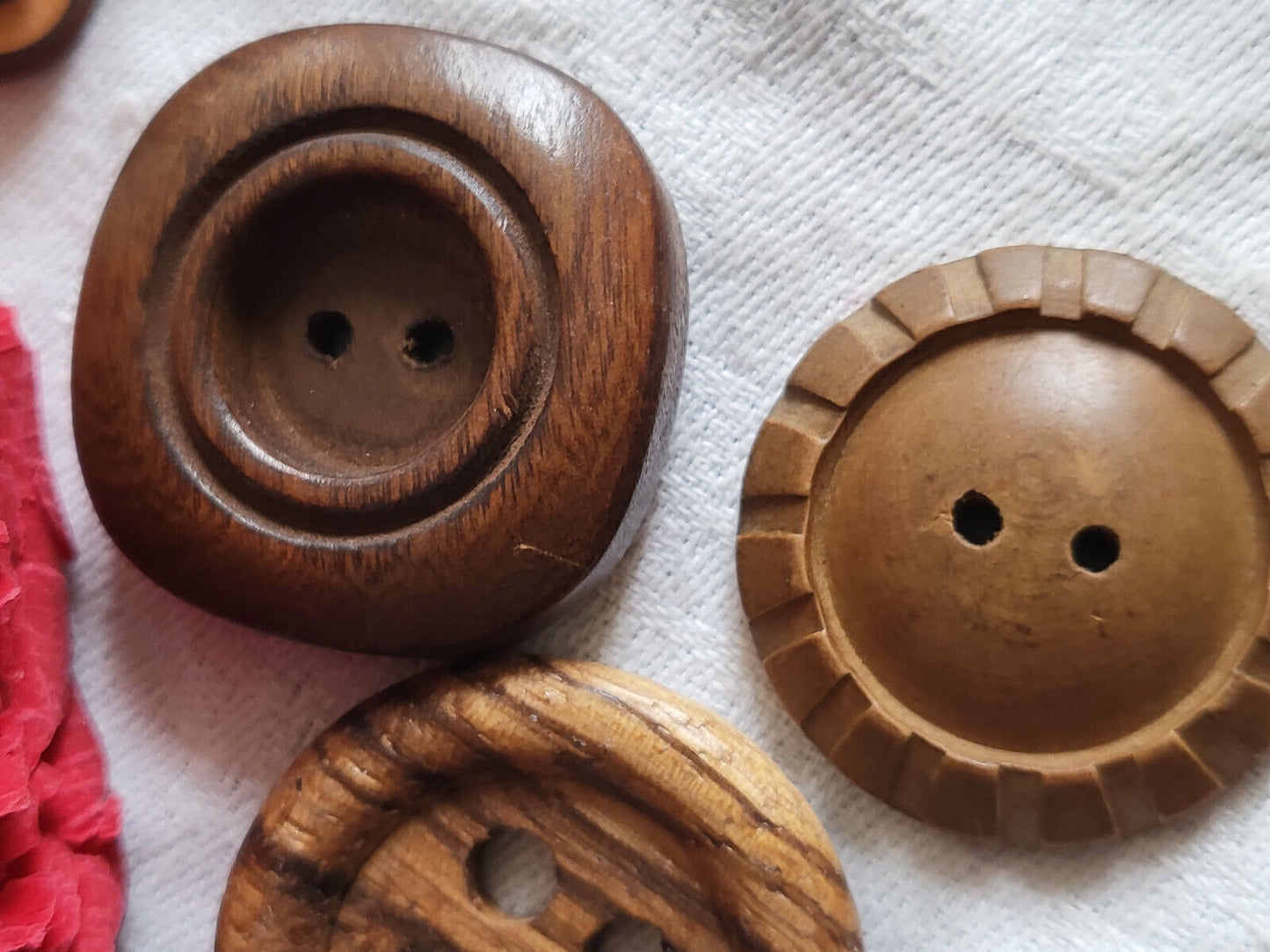 Trio gros boutons anciens en bois diamètre 3,1 à 3,4 cm ref 2527
