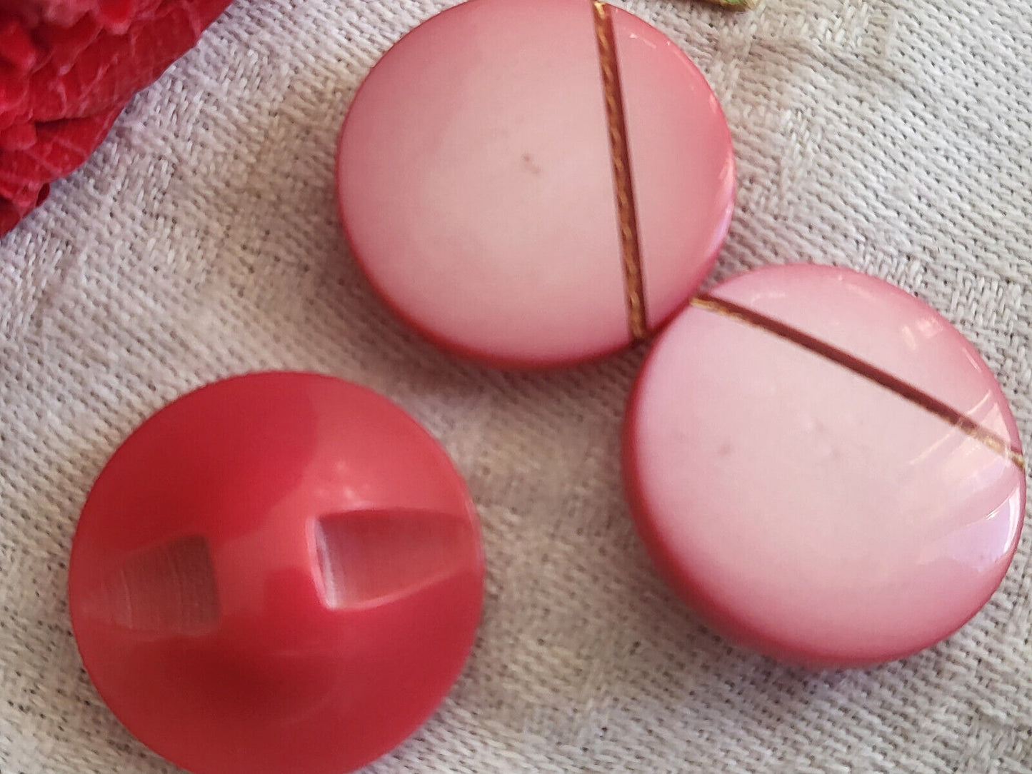 Trio boutons vintage inclusion doré rose à pied 2,2 cm ref 5500