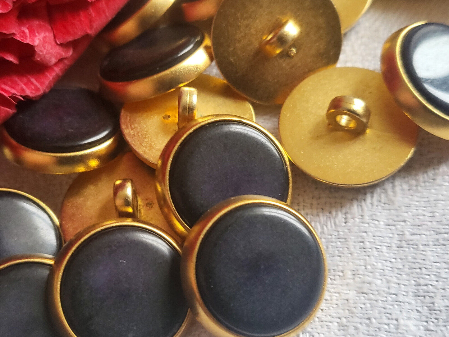 Lot 16 boutons vintage doré cœur bleu très foncé à pied 1,6 cm ref 5721