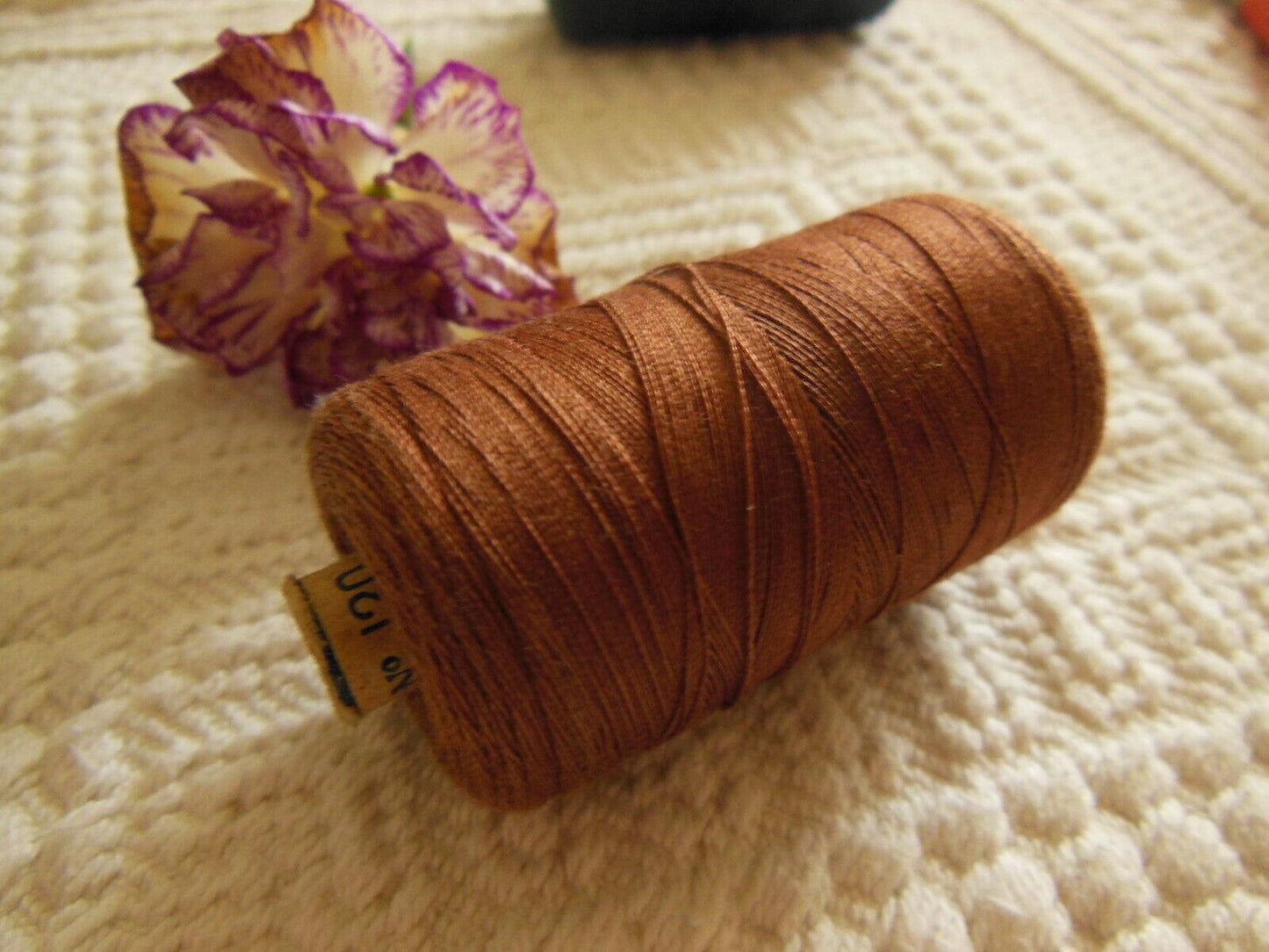 Grosse bobine ancienne fil marron environ 19 grammes couture mercerie ancien