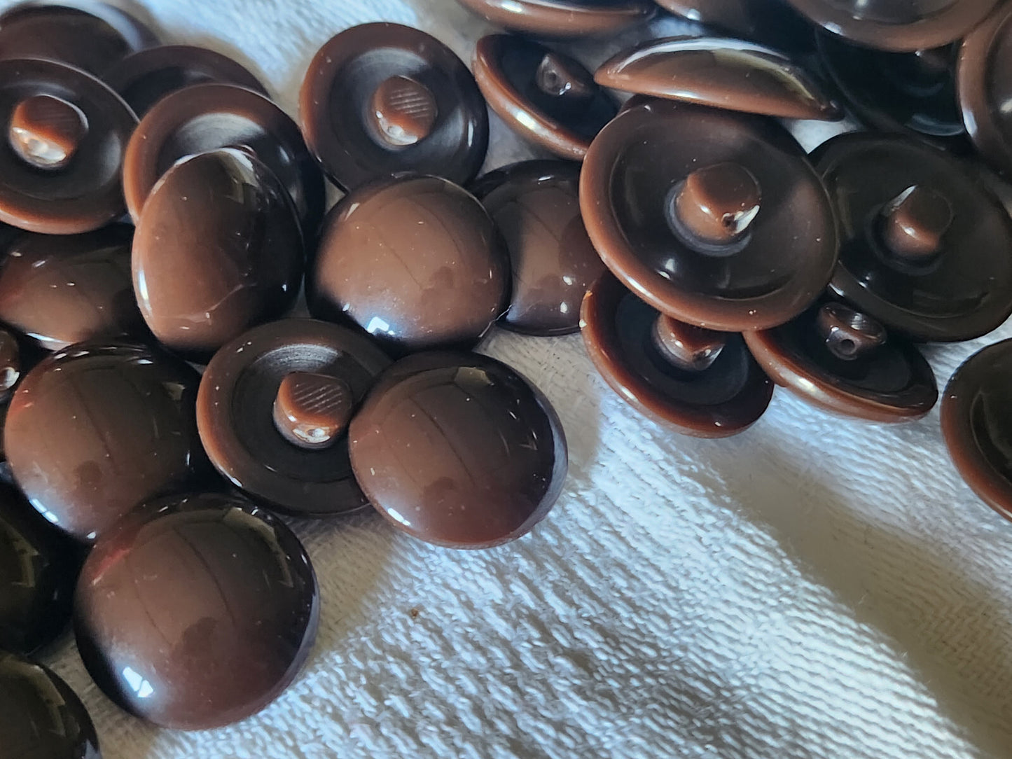 Lot 6 ou 13 Boutons vintage marron bombé 1,8 à 3 cm pied 3506 3507 3508 3509