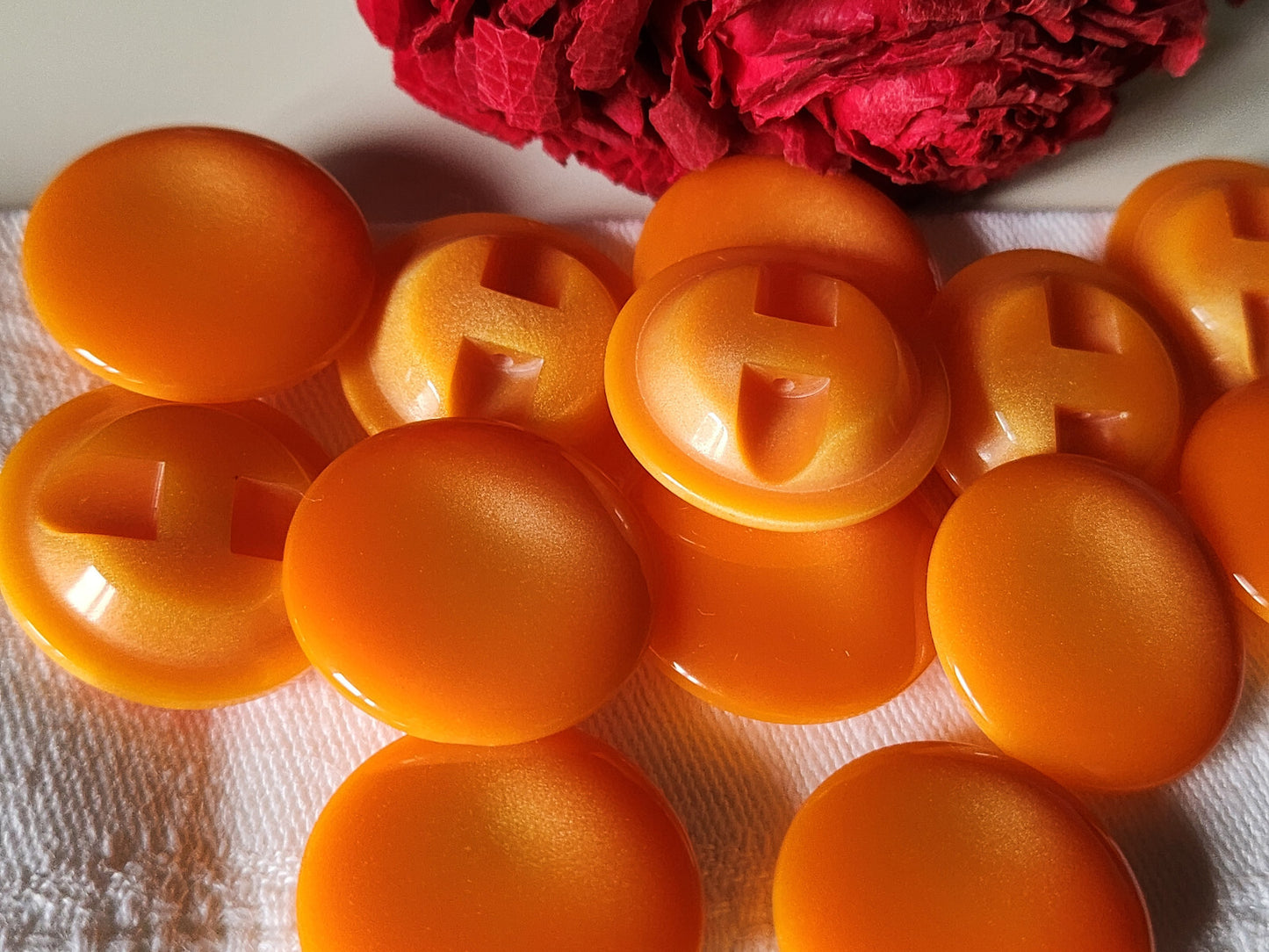 Lot 6 gros boutons vintage orange à pied lisse 2,5 cm ref 1486