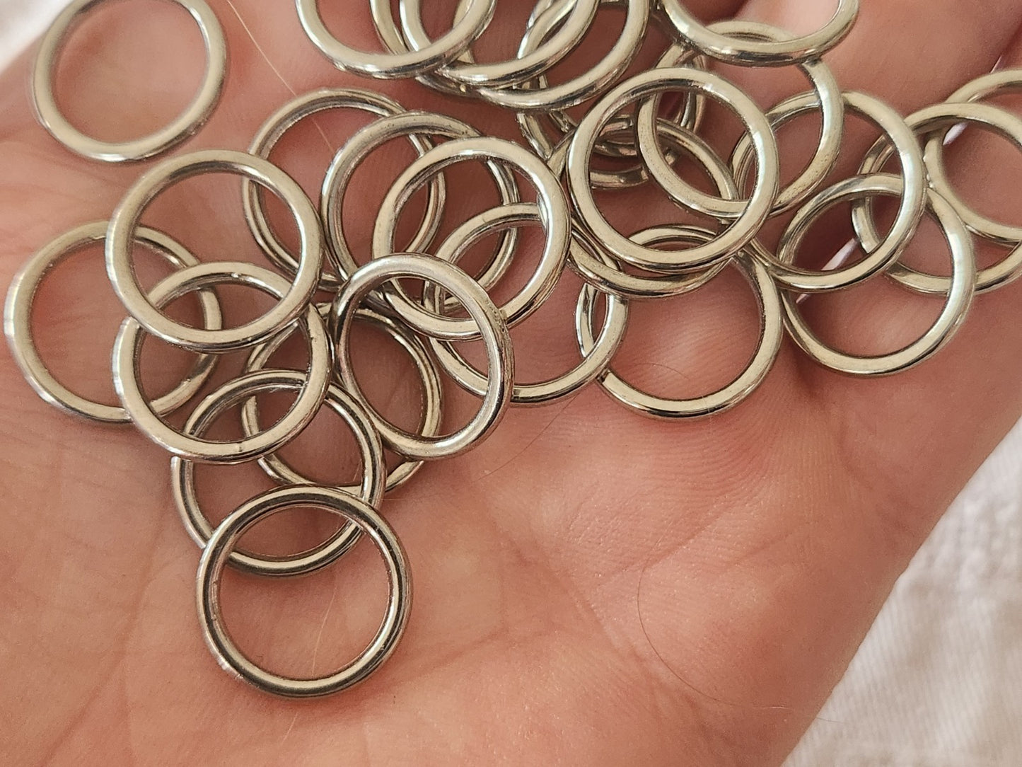 Lot 36 anneaux vintage metal argenté mercerie diamètre 1,6 cm T3