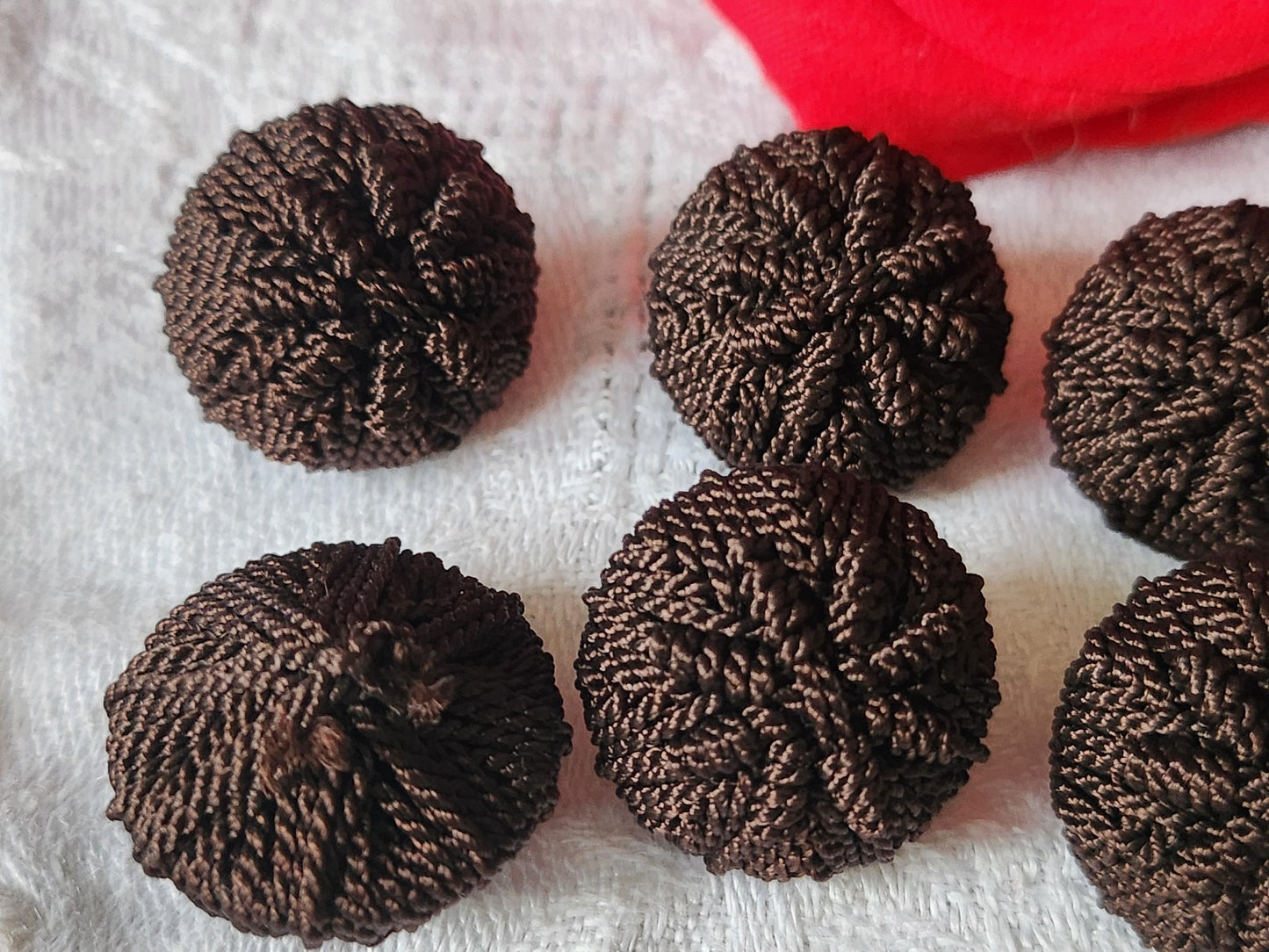 Lot 6 boutons anciens passementerie marron fait main 2 cm ref 5837
