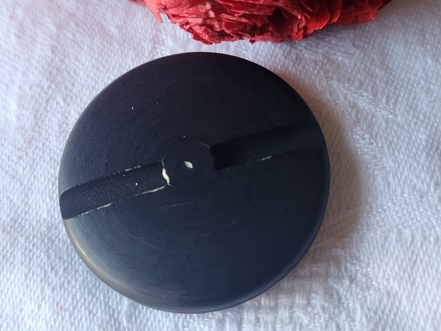 Enorme bouton vintage noir texturé à pied 3,8 cm ou 38 mm ref 5317