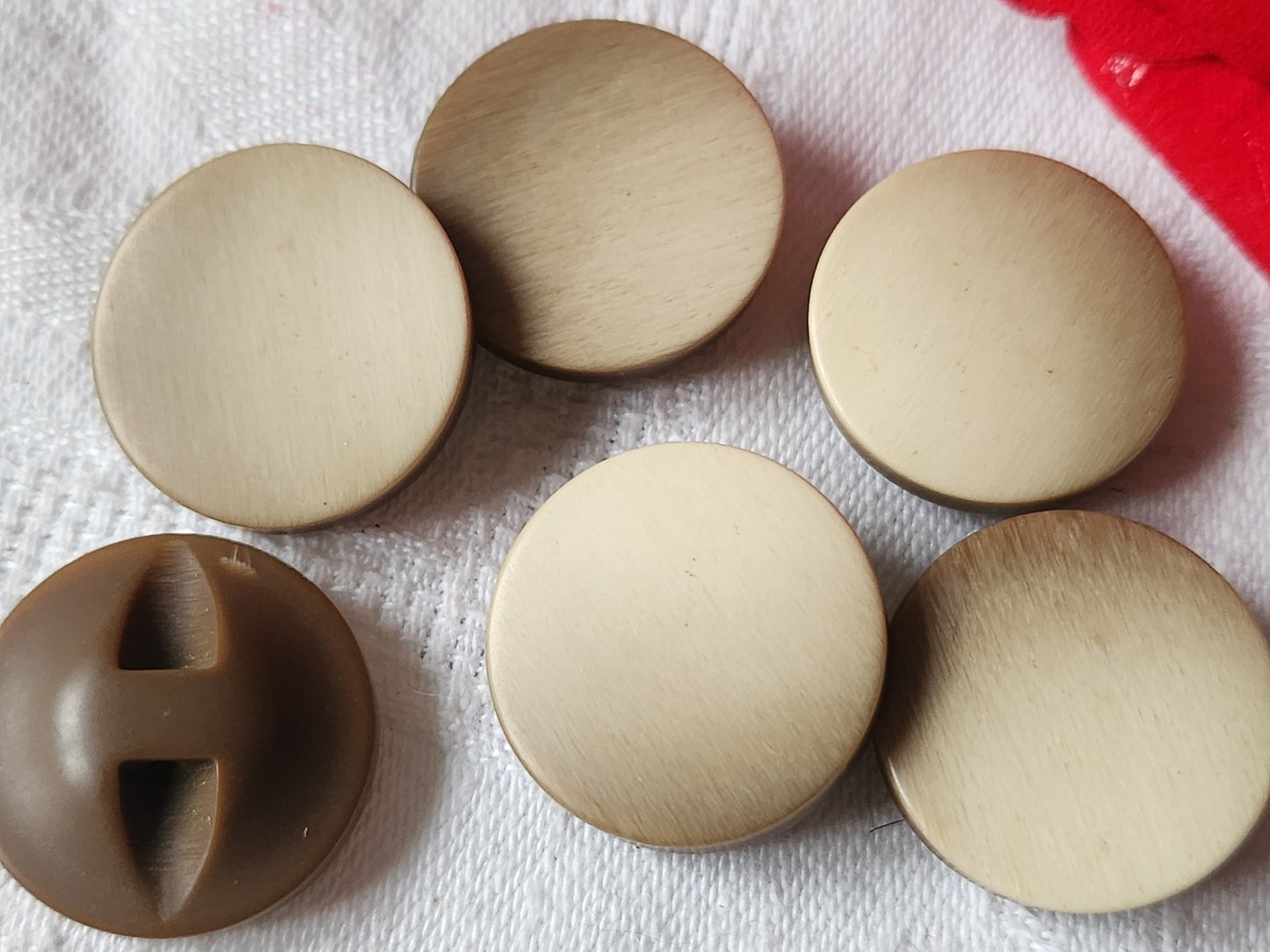 Lot 6 boutons vintage marron crème lisse à pied diamètre: 2,1 cm ref 2401