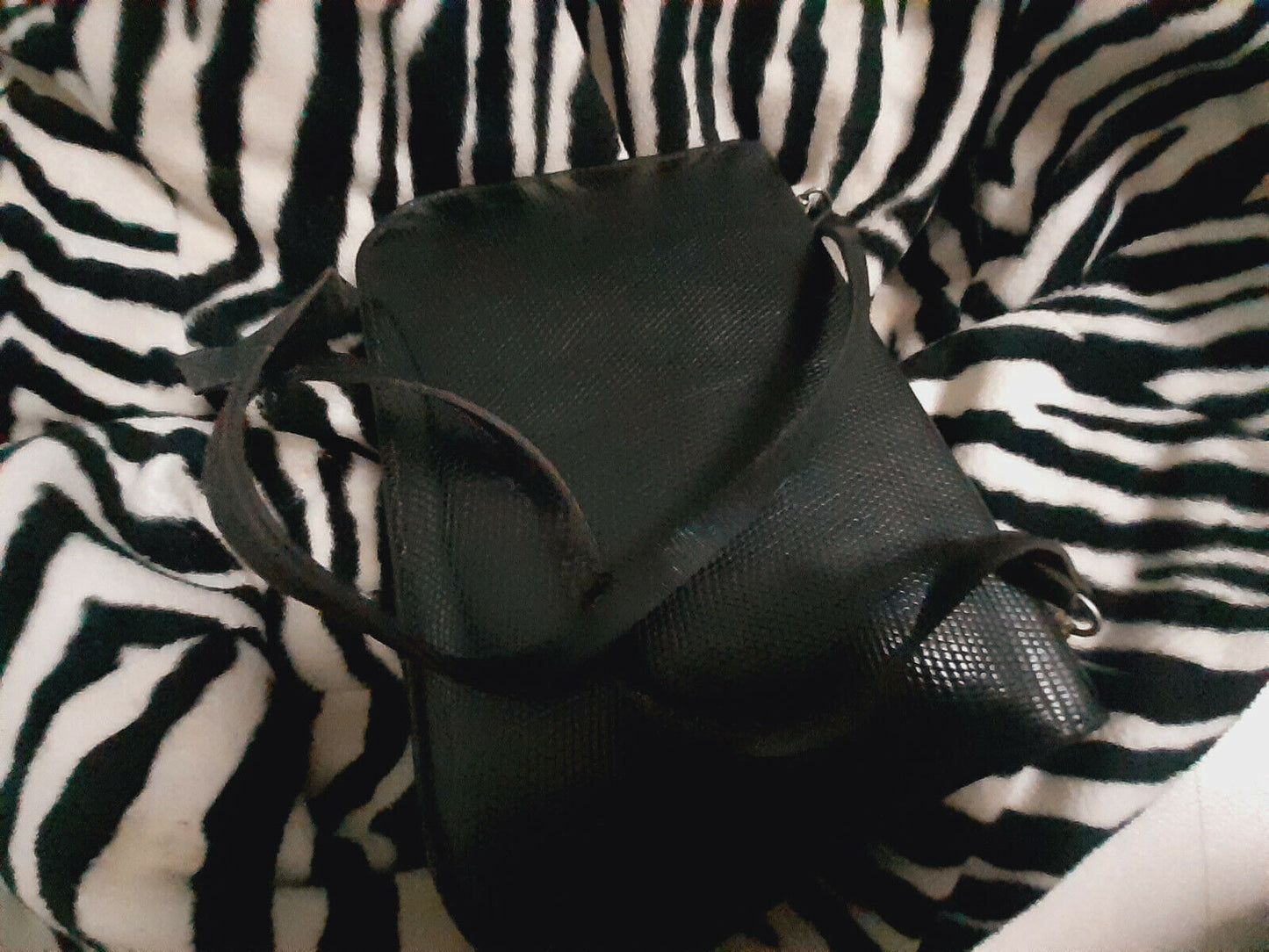 Ancien sac en main noir motif alveole retro vintage A13