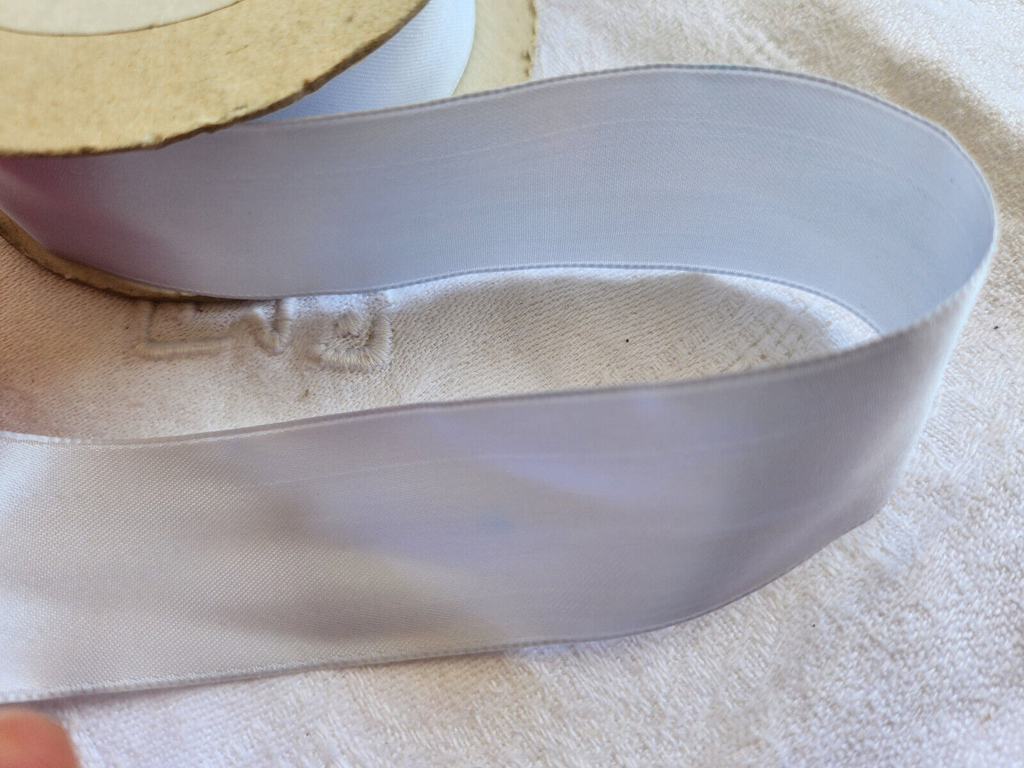 Ruban ancien rayonne gris blanc 3 mètres / 2,5 cm soie artificielle B5 n°14