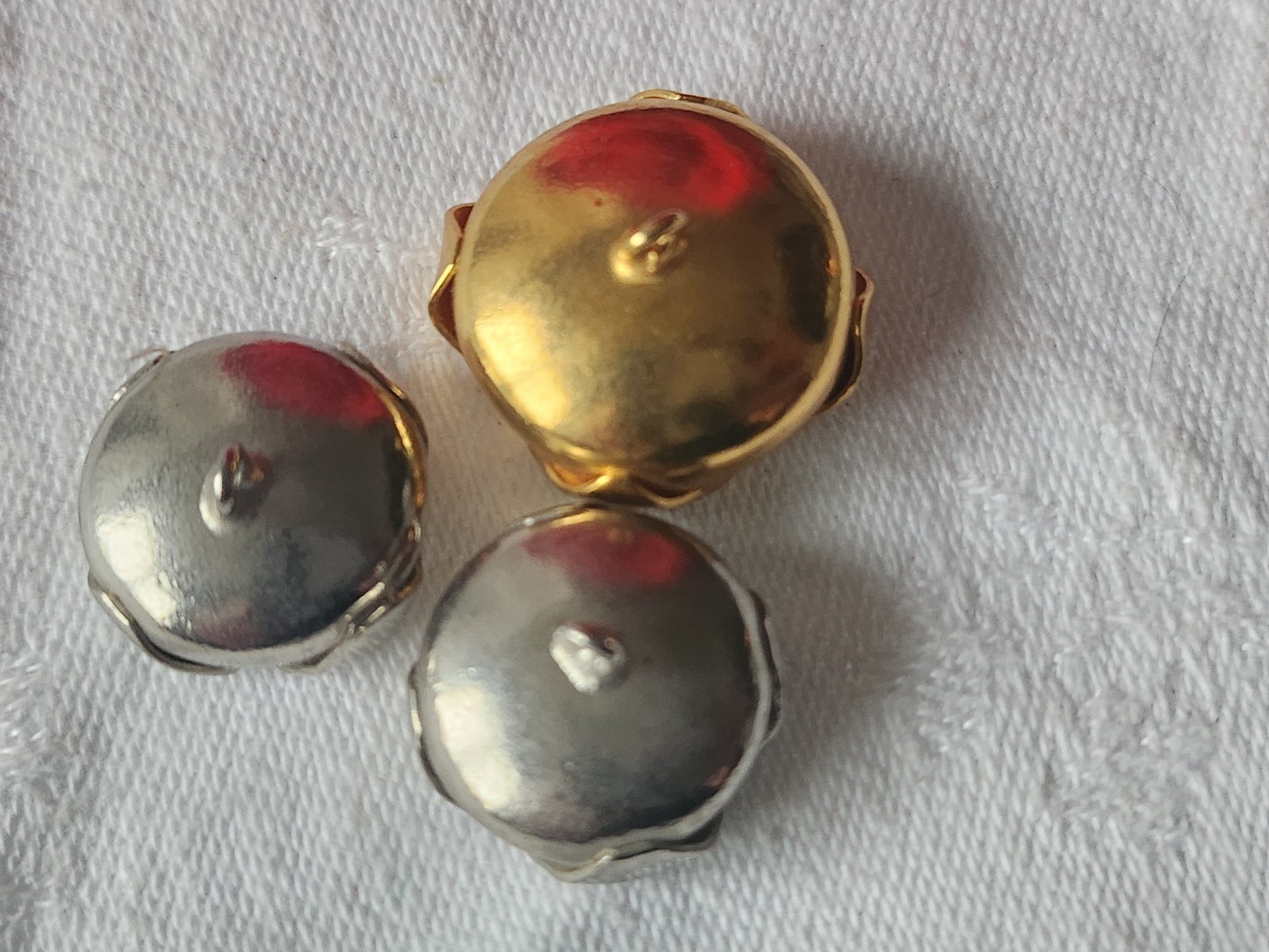 Trio boutons vintage en métal 1,7 et 2 cm à pied ref 1198