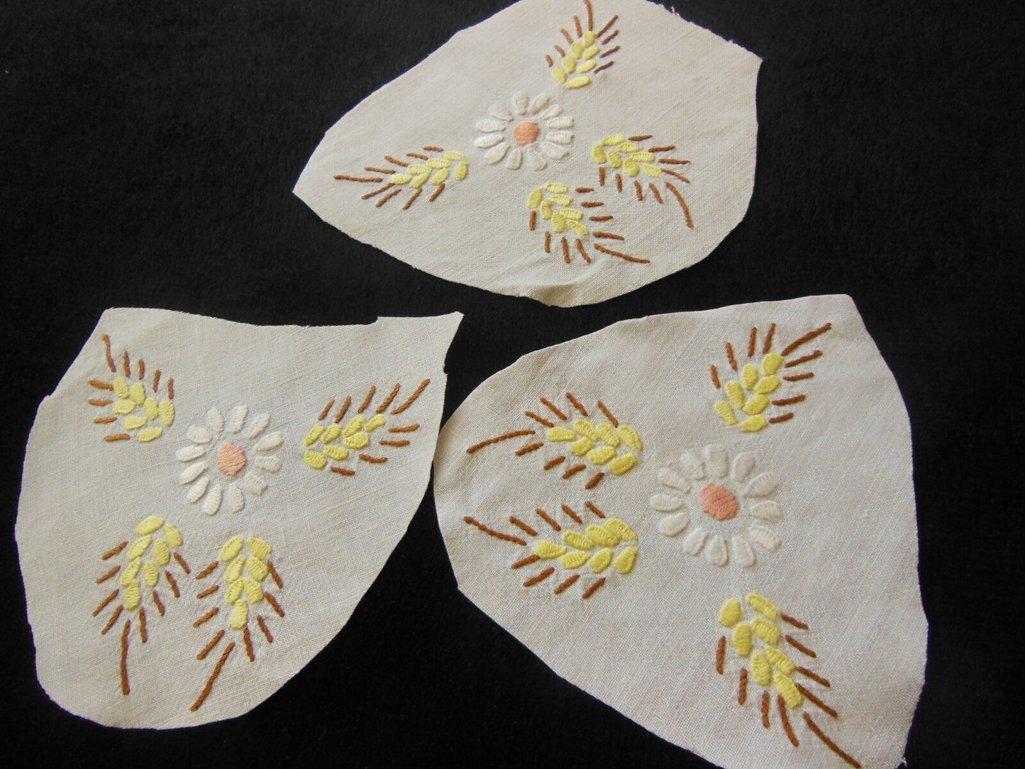 Trio broderies ancienne bouquet champêtre marguerite création couture T3-24
