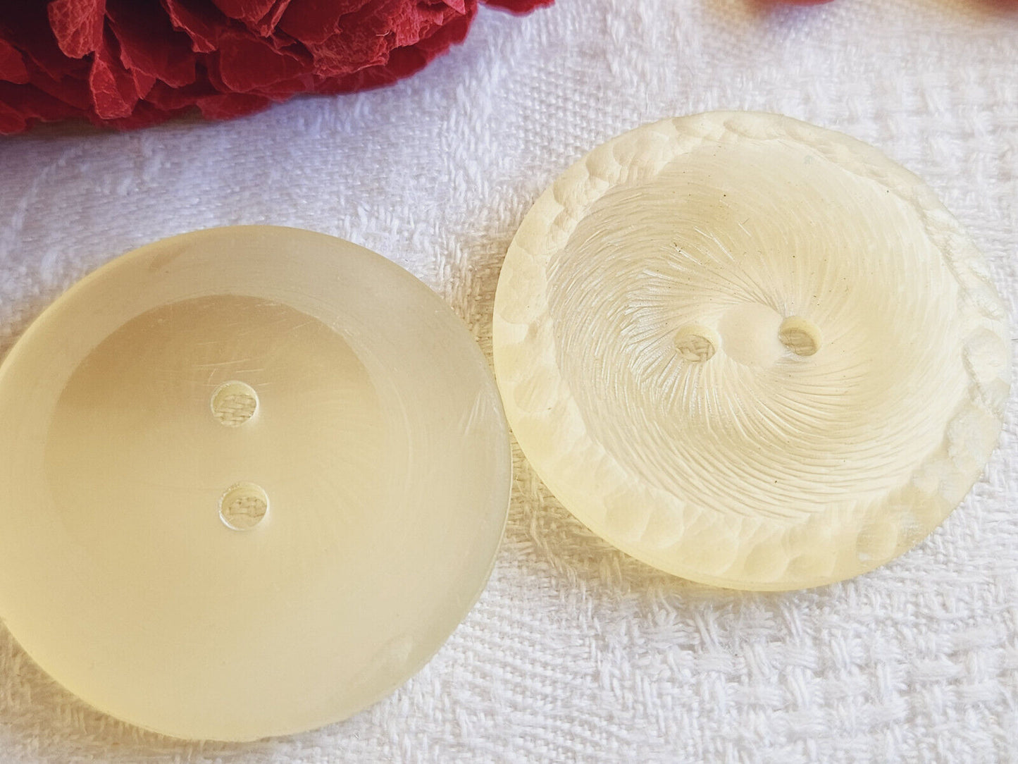 Duo gros boutons vintage crème nacré texturé lumineux 3,4 cm ref 1612