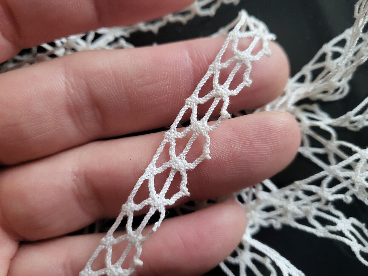 Dentelle ancienne 2 mètres 90 sur 1,1 cm T15-14