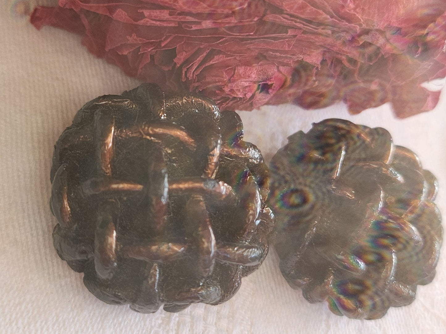 Duo gros boutons vintage en resine quadrillé 3,4 cm ref 5744