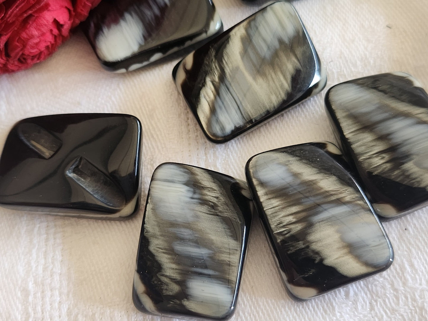 Lot 8 gros boutons vintage noir reflet nacré 2 sur 2,8 cm pied ref 891