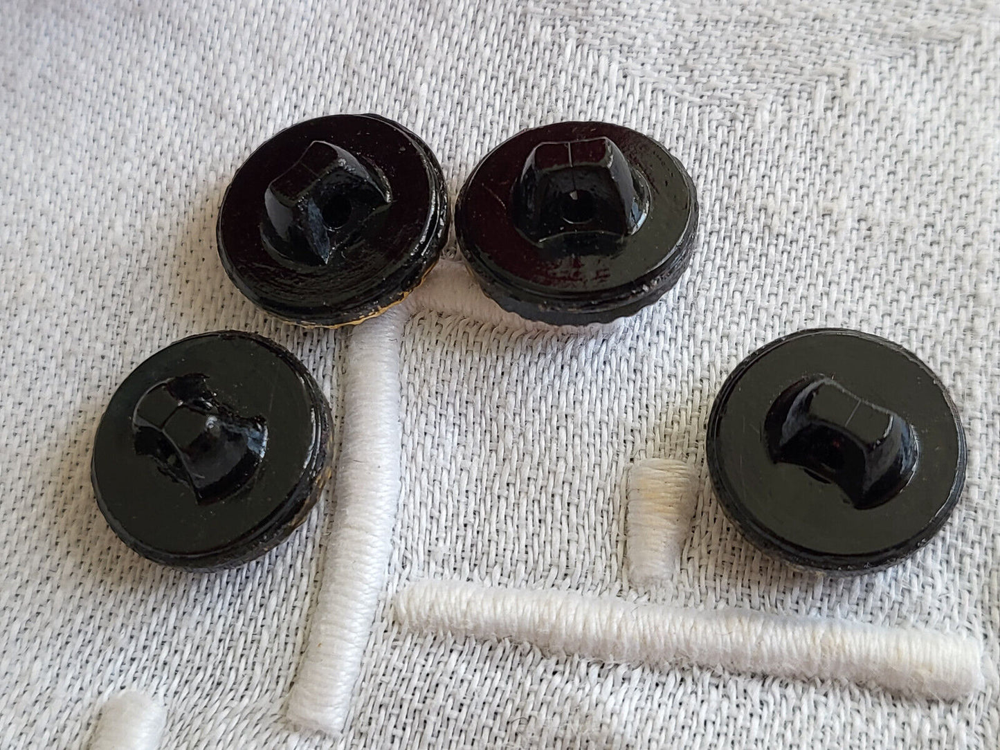 Lot 4 boutons anciens en verre doré bombé pied 1,2 cm G13D