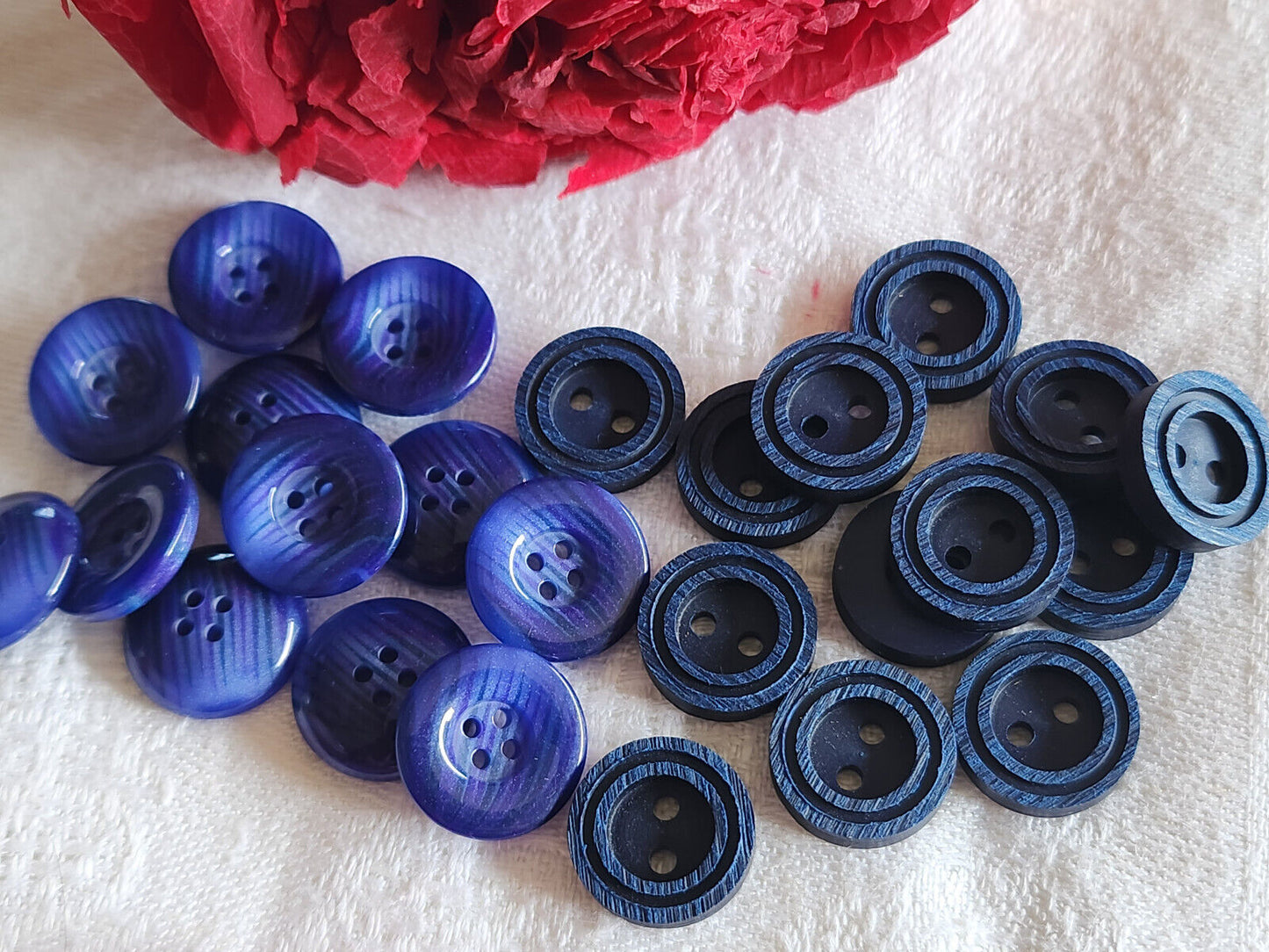 Lot 23 petits boutons vintage bleu 2 séries panaché 1,3/1,4 cm ref 4757
