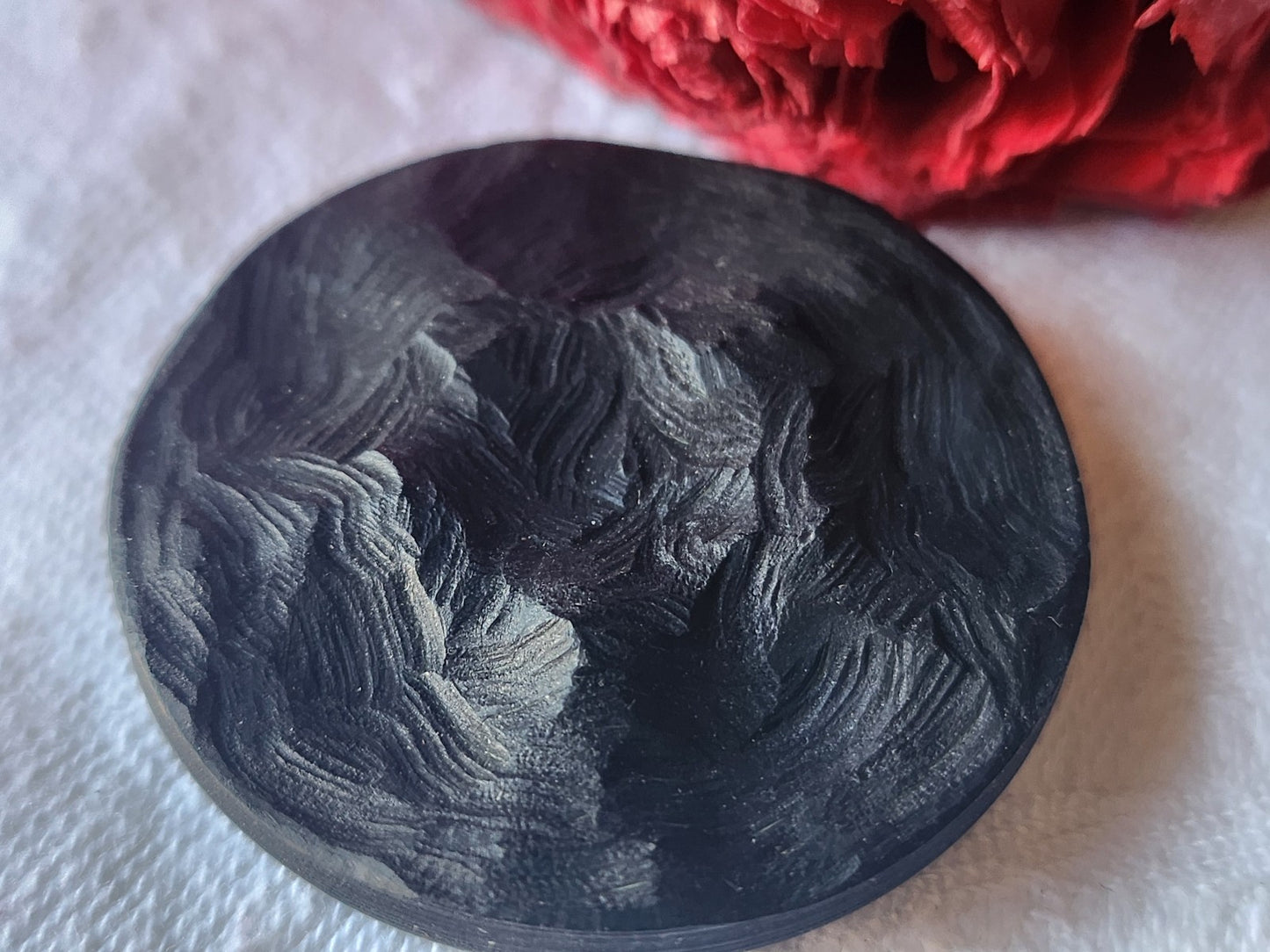 Enorme bouton vintage noir texturé à pied 3,8 cm ou 38 mm ref 5317