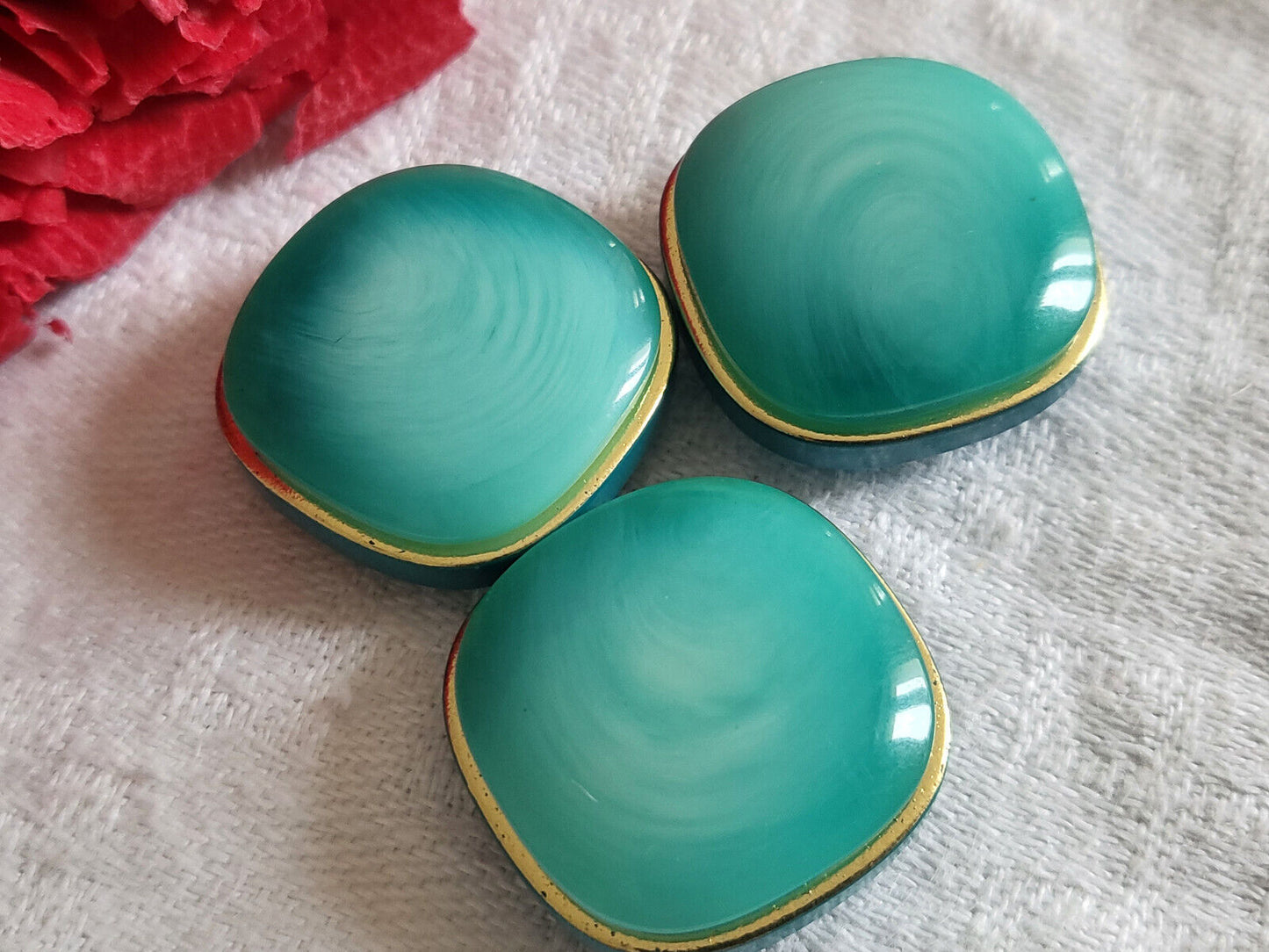 Trio jolis boutons vintage bleu à pied monture métal doré 1,9 cm ref 1633