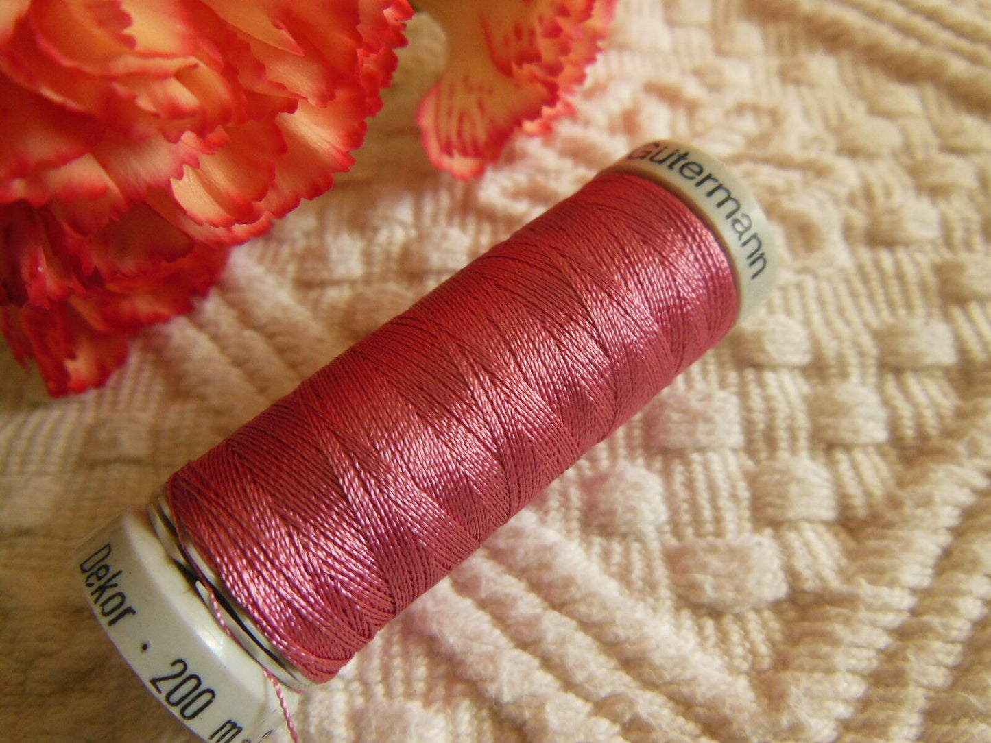 Bobine fil à broder Gutermann 200 m rose lumineux col 4845 couture
