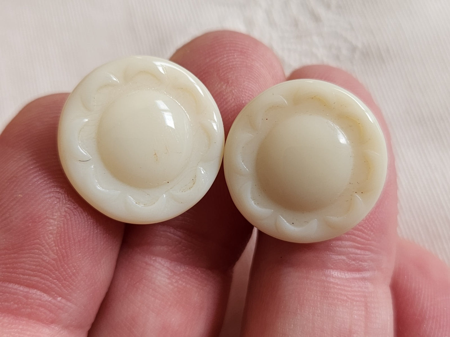 Duo boutons anciens en verre vintage creme/ beige 1,8 cm ou 18 mm G7G