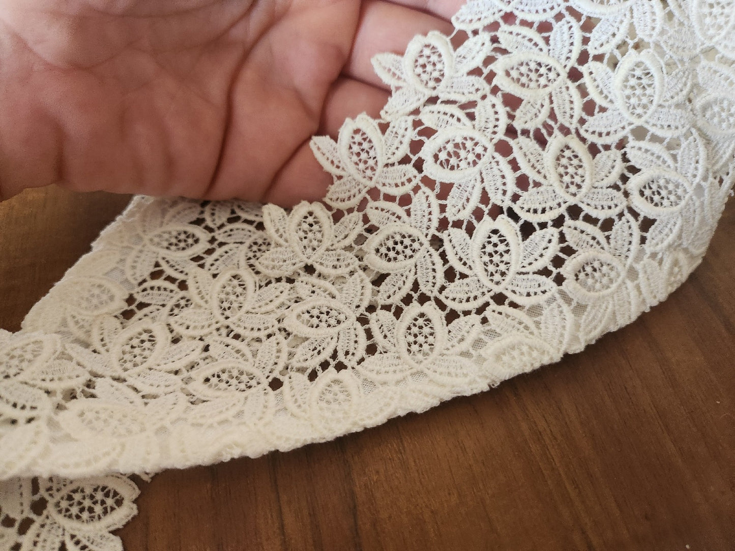 Ancien col en tissu dentelle broderie B3-5