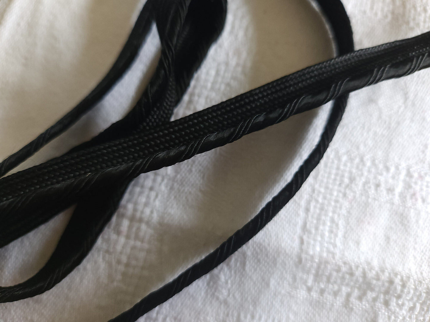 Galon vintage bordure passe poil noir satiné 3 mètres sur 1,1 cm B6