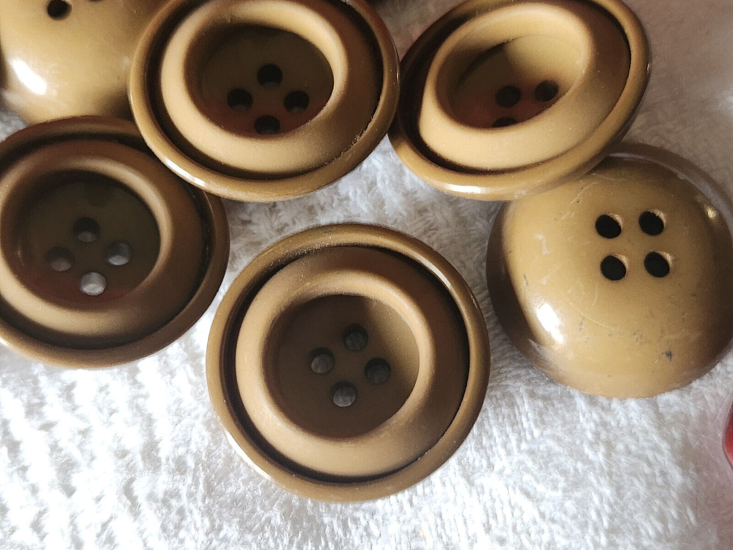 Lot 10 boutons vintage marron haut à trous 2,2 cm ref 5148