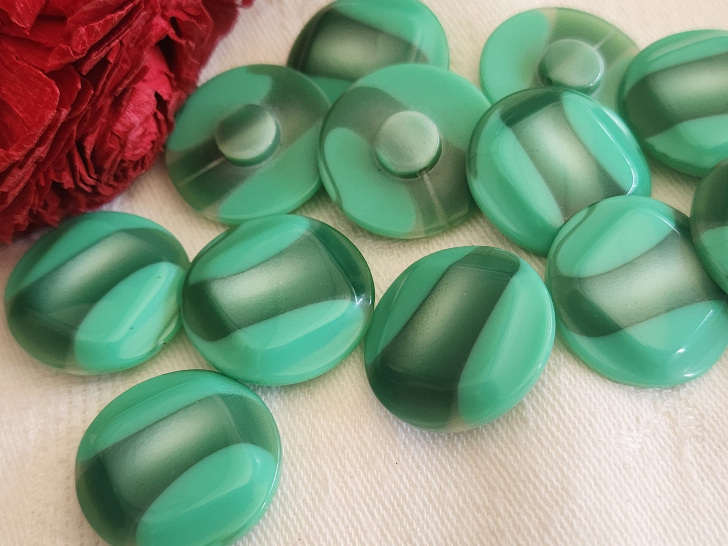 Lot 6 boutons vintage vert deux tons à pied 2,2 cm ref 875