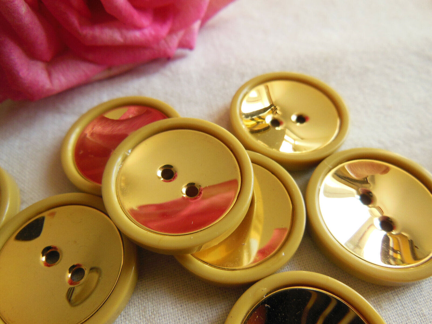 Lot 10 boutons vintage Moutarde et doré diamètre 2,2 cm ref 1696