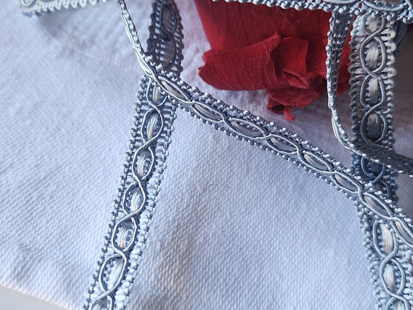 Galon vintage bordure gris satiné 3 mètres sur 0,8 cm A3