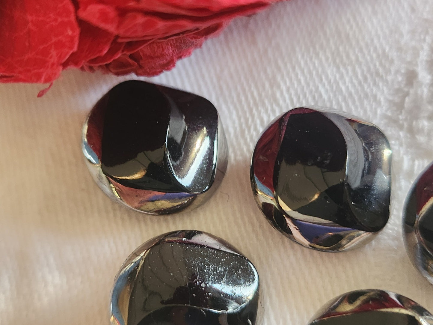 Lot 7 boutons anciens en verre noir argenté pied métal 1,7 cm ref 5714