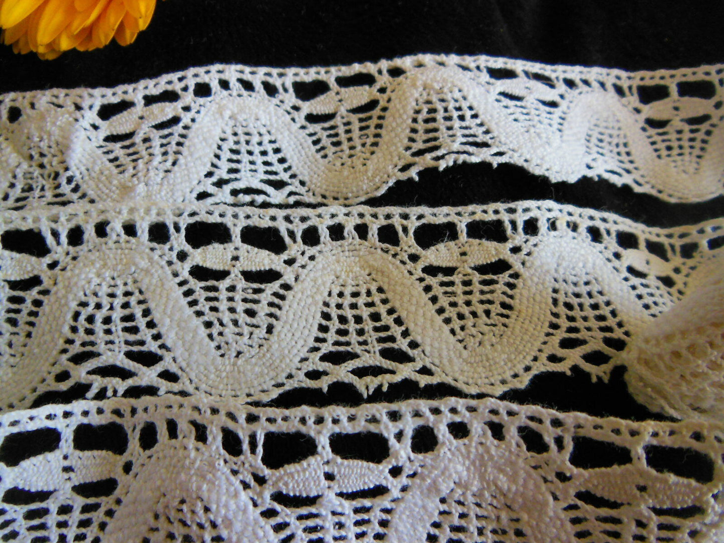 Dentelle ancienne coton large 1 mètre 60 sur 3,4 cm T15-42