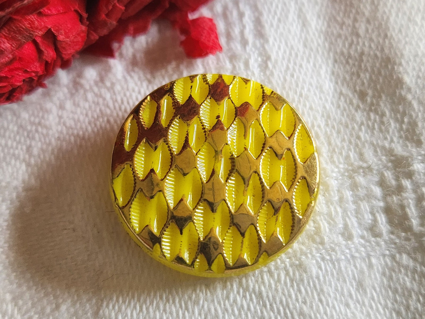 Bouton vintage en verre jaune doré 2,2 cm G7P