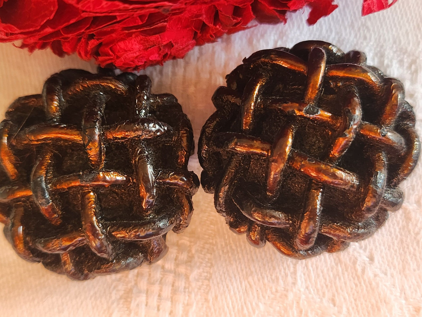 Duo gros boutons vintage en resine quadrillé 3,4 cm ref 5744