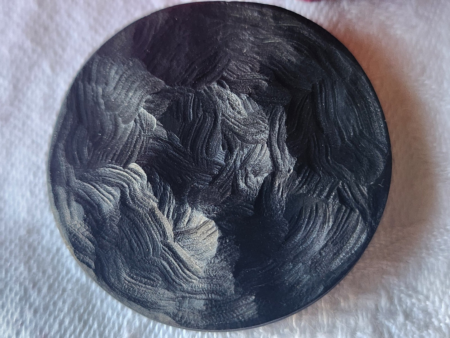 Enorme bouton vintage noir texturé à pied 3,8 cm ou 38 mm ref 5317