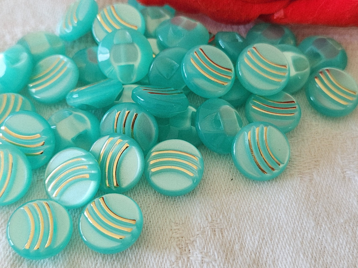 Lot 18 petits boutons vintage bleu lumineux doré pied 1,3 cm ref 3854